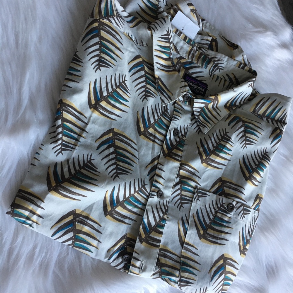 Patagonia Hawaiian shirt palm tree l